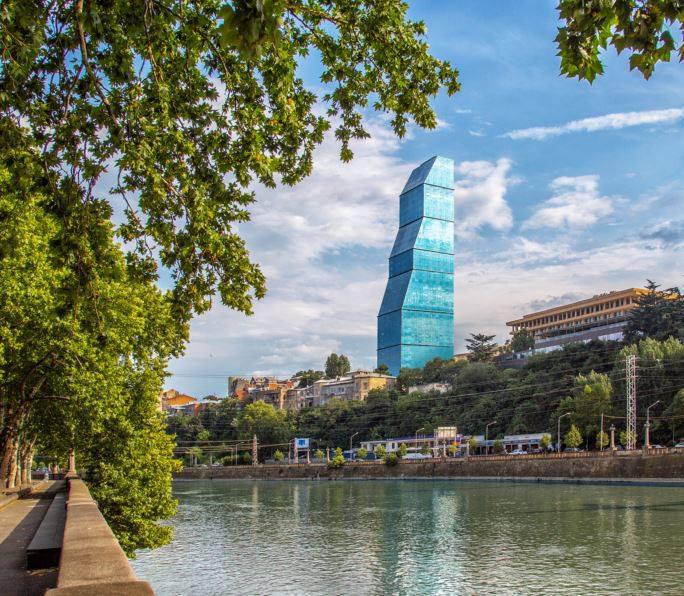 სასტუმრო "ბილტმორ თბილისი" თავისი რესტორნებით, ბარითა და საცურაო აუზით სტუმრების მიღებას ივნისიდან განაახლებს