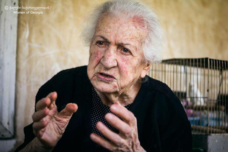 "შავი ჭირით 26 წლის ბიჭი მოგვიკვდა... დღემდე იმის სურათი კედელზე გვაქვს" - 92 წლის ქალი პანდემიასა და მძიმე წარსულზე, როცა "მტრის შვილად" გამოაცხადეს