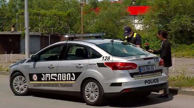 რას ყვებიან 17 წლის გოგონაზე, რომელმაც ახალშობილი ქუჩაში დატოვა