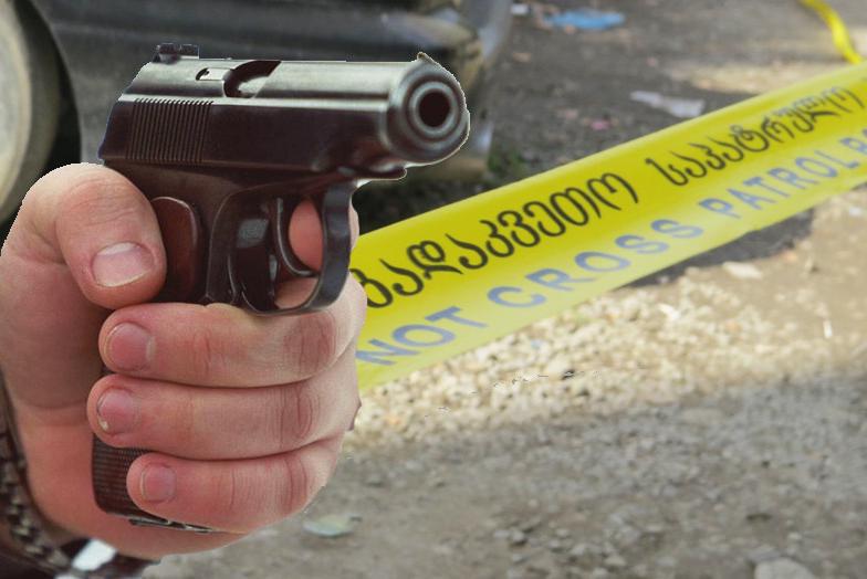 ვარკეთილში, სავარაუდოდ, ნასვამი მამაკაცი კორპუსიდან ისვრის