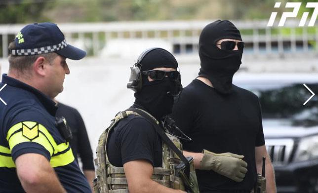 "საქმე ეხება ტრანსნაციონალურ დანაშაულს, ათეულობით მილიონი სხვადასხვა ვალუტის თანხების შესაძლო გათეთრებას" - სპეცოპერაციები თბილისში