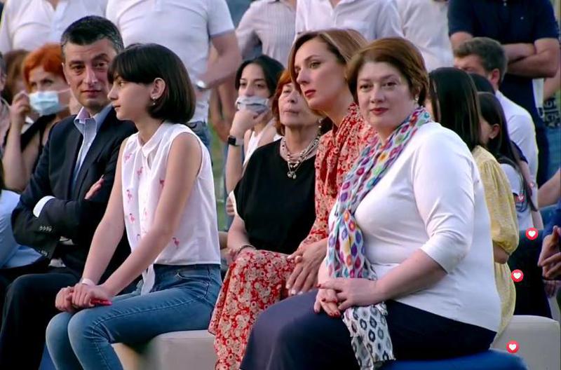 გიორგი გახარია მზიურის გახსნაზე ცოლ-შვილთან ერთად მივიდა