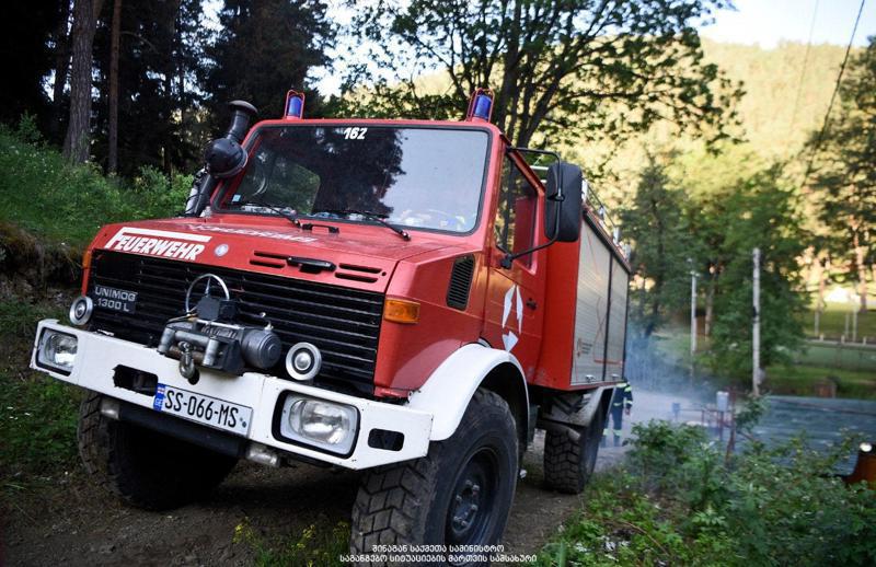 აბასთუმნის ტყეში გაჩენილი ხანძარი ჩააქრეს - "დამწვარია წიწვოვანი ტყის ქვედა საფარი და კუნძები"