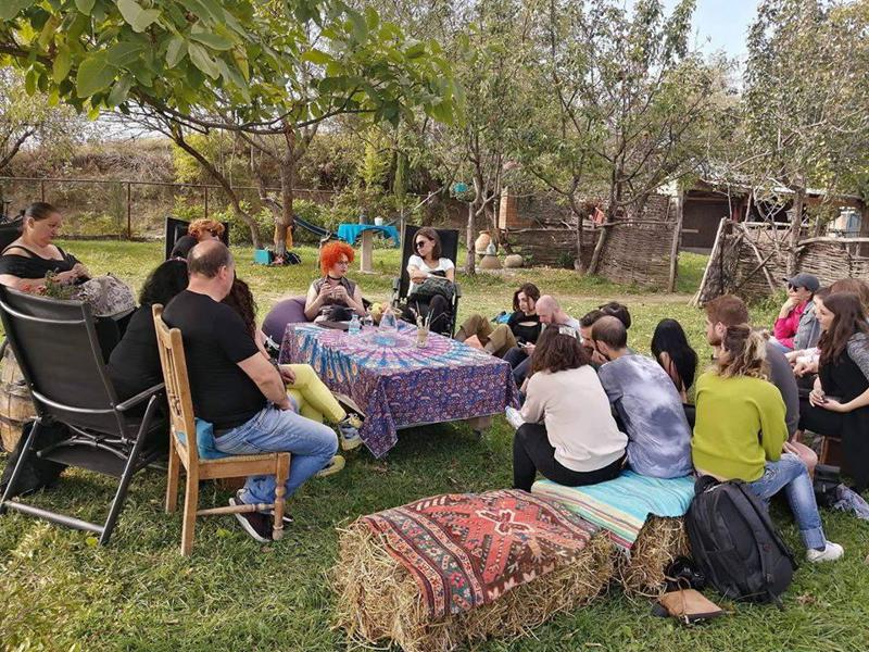 "ექიმი, რომელიც კორონავირუსიანებთან მუშაობდა, ისეთ სტრესში იყო, ეგონა ვერ გადაიტანდა" - რა ფსიქოლოგიური პრობლემები მოუტანა ადამიანებს პანდემიამ