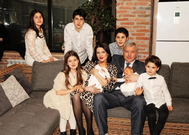 36 წლის მრავალშვილიანი დედა, რომელიც 7 შვილს ძიძების გარეშე ზრდის - "ბევრი ბავშვი უფრო მეტი სიამოვნებაა, ვიდრე ტვირთი"