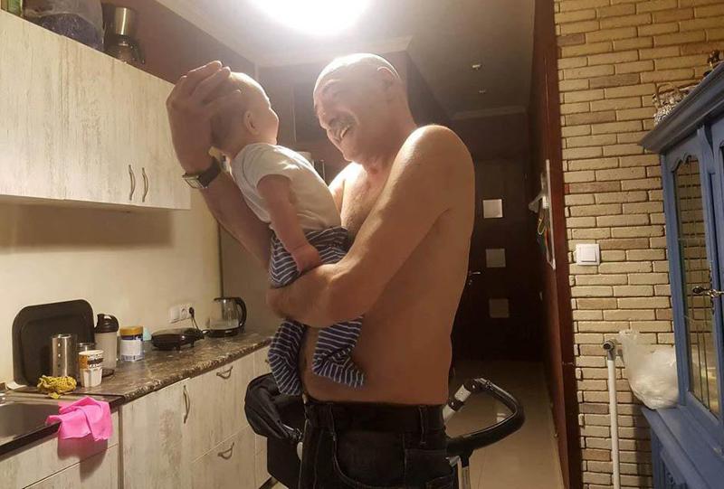 ზურა ყიფშიძე მეოთხე შვილიშვილთან ერთად - მსახიობის ოჯახური ფოტოები და ვიდეო