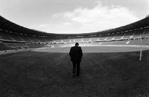 როგორ გადაიღო ცნობილმა რუსმა ფოტოგრაფმა დავით ყიფიანის გენიალური კადრი - "5 წლის შემდეგ, იმ დღეს პირველად დადგა მოედანზე ფეხი..."