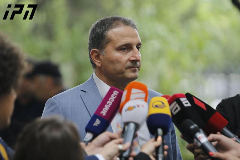 შაქარაშვილის საქმეზე დაკავებული თენგო ბარბაქაძის ადვოკატი - "ჩემი დაცვის ქვეშ მყოფ პირს არავითარ ძალადობაში, მითუმეტეს ჯგუფურში მონაწილეობა არ მიუღია"