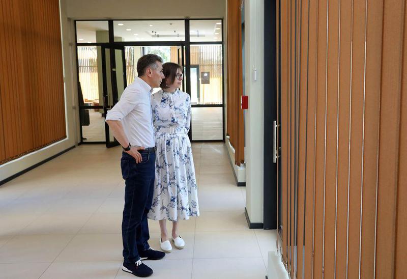 ბიძინა ივანიშვილმა და ეკატერინე ხვედელიძემ ქუთაისის საერთაშორისო უნივერსიტეტი დაათვალიერეს