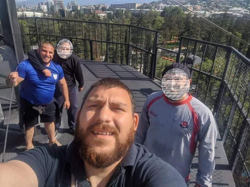 "ჩემი მანქანის წევრებმა ბუჩქებიდან ამოიყვანეს ერთი პირი, ესაუბრებოდნენ და ამშვიდებდნენ" - რას ყვება ჩვენებაში შაქარაშვილის საქმეზე დაკავებული მორაგბე