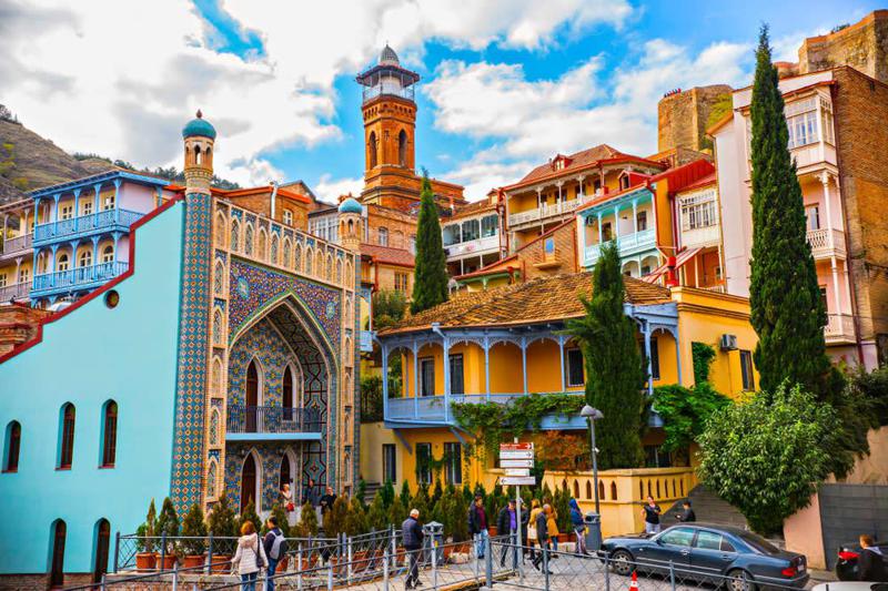 როდის დასახლდნენ თბილისში სხვადასხვა ეთნიკური ჯგუფები და რომელი გვარები ჩამოვიდნენ რეგიონებიდან დედაქალაქში მე-19 საუკუნეში