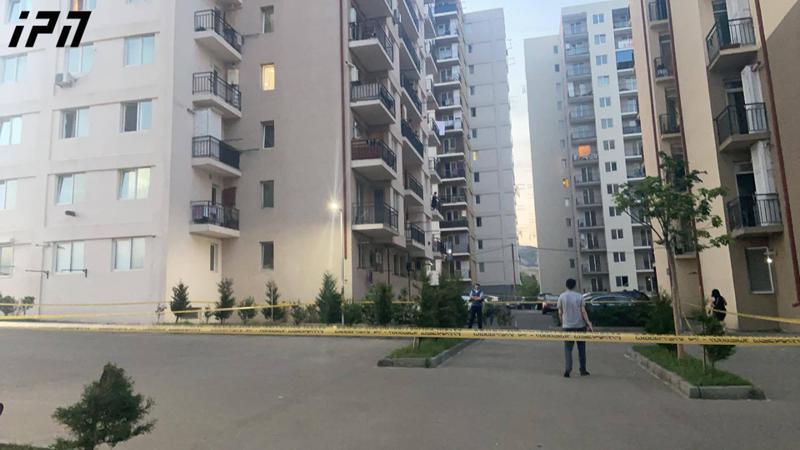 პეტრე იბერის ქუჩაზე კორპუსის მე-6 სართულიდან მცირეწლოვანი გადმოვარდა - ბავშვის მდგომარეობა კრიტიკულია