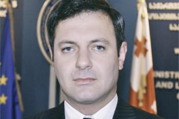 პატიმრების წამებაში ბრალდებული ციხის ყოფილი მაღალჩინოსნის ექსტრადირება 7-წლიანი ძებნის შემდეგ განხორციელდება