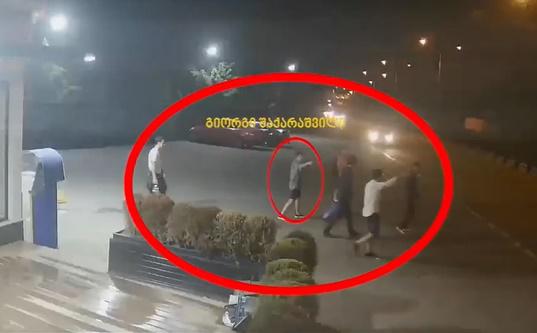 "მოგვსდევდნენ და გვაგინებდნენ... ბუჩქებისკენ ჩავუხვიე, ისინი გაეკიდნენ შაქარაშვილს" - რას ჰყვება ჩვენებაში დაზარალებული ვახო ახვლედიანი