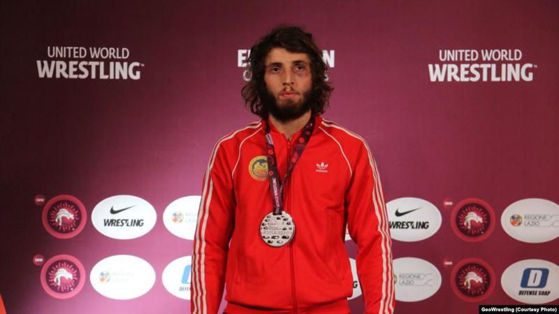 შსს-მ,  ჯგუფურად ჩადენილი ძალადობის ბრალდებით, ევროპის ჩემპიონატის ფინალისტი მოჭიდავე დააკავა