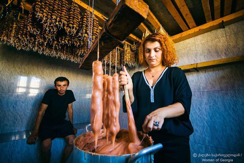"33 წლის ვიყავი მეუღლე რომ დამეღუპა, ხუთ შვილთან ერთად მარტო დავრჩი" - ქალი, რომელმაც ტრაგედიის შემდეგ დაწყებული საქმე წარმატებულ ბიზნესად აქცია