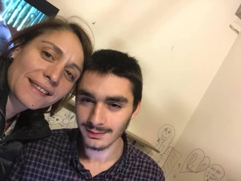 "ჩემი შვილი შევიდა გამოცდაზე და ყველაფერს იმას ვასახიერებ, რასაც უარვყოფდი და დავცინოდი..." - რას წერს ელენე ხოშტარია აბიტურიენტ ვაჟზე