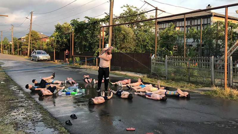 ჟორიკა და ბაღნები - სახალისო ფოტოები, როგორ აგრილებს გურულ ბავშვებს მეზობელი