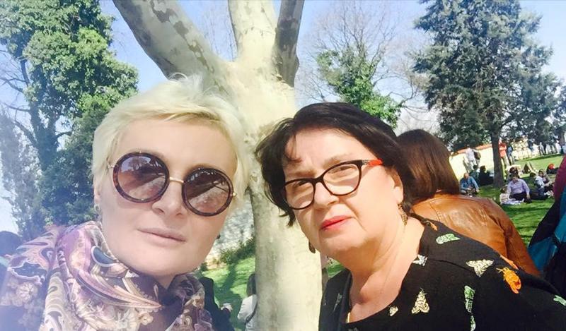 "მთელ სამყაროში ყველაზე კარგი დედა ვერ გადავარჩინე..." - ნანუკა ჟორჟოლიანის დედა მძიმე სენთან რამდენიმეთვიანი ბრძოლის შემდეგ გარდაიცვალა