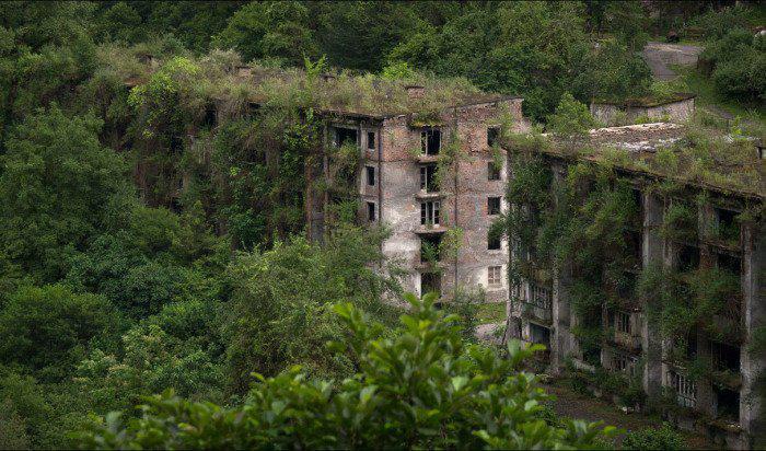 როგორ ინგრევა აფხაზეთი - ოკუპირებულ რეგიონში გადაღებული ეს ფოტოები, გულს მოგიკლავთ