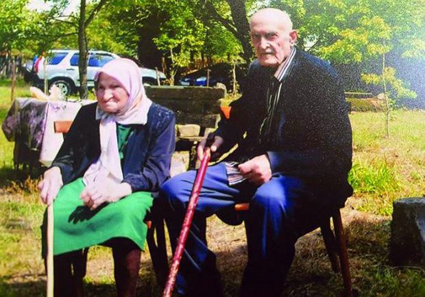 "გარეთ რომ გავალ და შემაგვიანდება, გამომხედავს ხოლმე, სად იყავიო" - 100 წლის ცოლ-ქმრის სიყვარულის ამბავი
