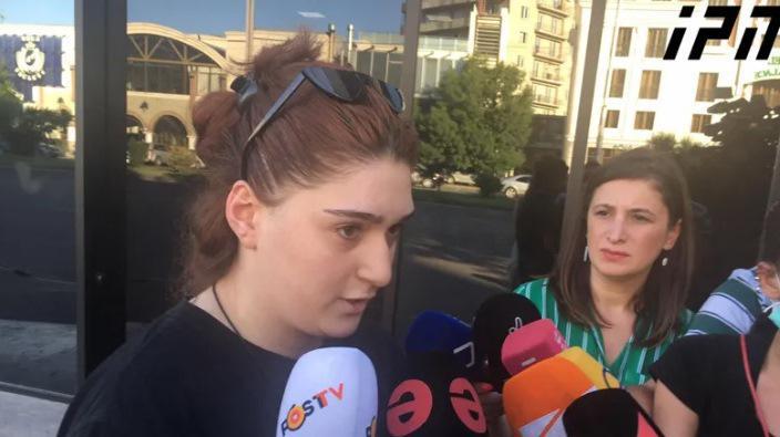 "სოციალური ქსელის ჩანაწერები ამოიღეს, მე მხოლოდ დაბადების დღეზე ვიმყოფებოდი”, - შაქარაშვილის საქმის ერთ-ერთ მოწმეს 4 საათის განმავლობაში კითხავდნენ