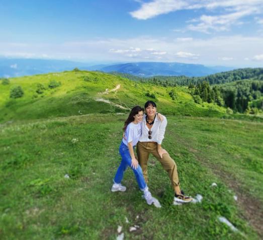 მაკა ასათიანი ულამაზეს დიშვილთან ერთად ლეჩხუმში ისვენებს - ფოტოები "ინსტაგრამიდან"