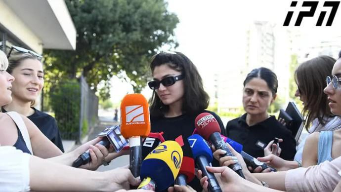 ანი გაბეჩავას გამოკითხვა დასრულდა - რა კომენტარი გააკეთა შაქარაშვილის საქმის მოწმემ ჟურნალისტებთან