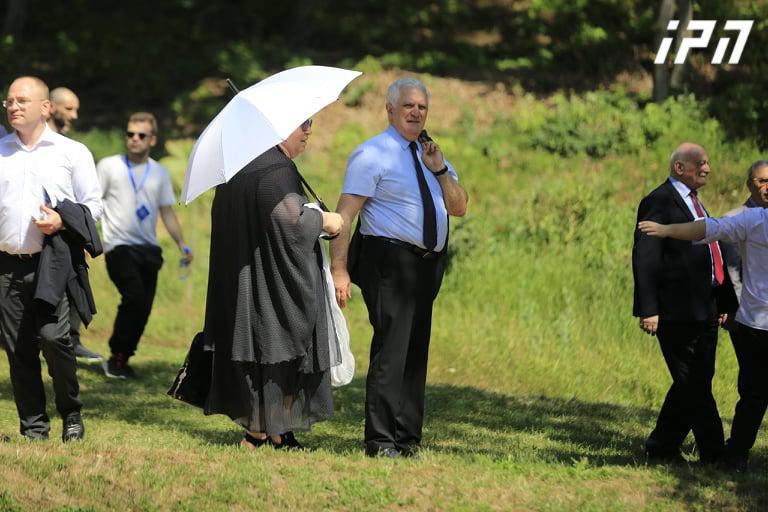 "რა ჯობს ახლა თბილისის ქუჩებში გასეირნებას?! 2-3 კილომეტრი რომ გაიაროთ, ცუდია?" - გამყრელიძე მოსახლეობას ფეხით სიარულის რეკომენდაციას აძლევს