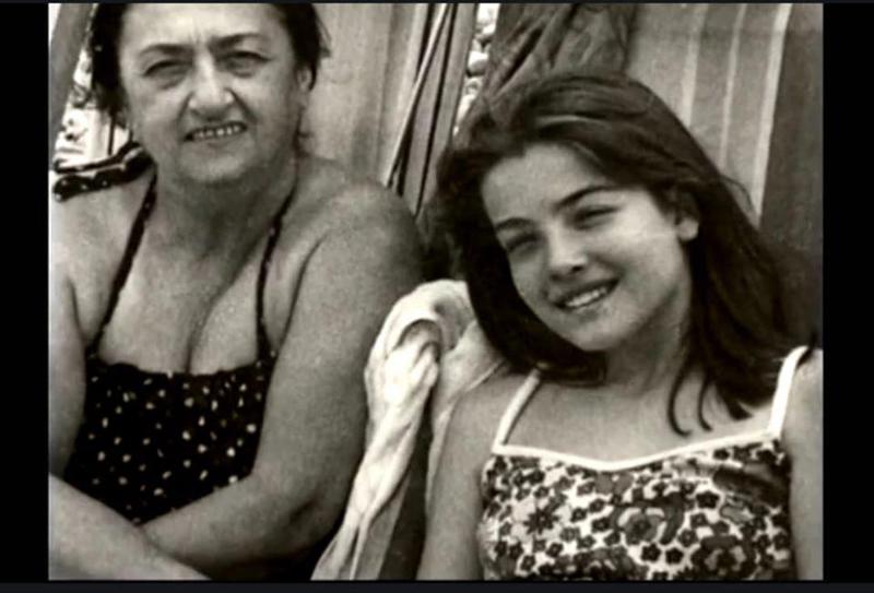 ზღვაზე, უსაყვარლეს ბებიასთან ერთად - ლიკა ქავჟარაძის უცნობი ფოტო