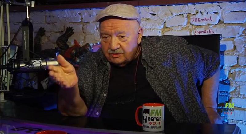 "ამერიკაში ძუძუმწოვარა ბავშვებს აწამებენ" - რობერტ სტურუას განცხადება, რომლის გამოც რეჟისორს სოციალურ ქსელში მწვავედ აკრიტიკებენ