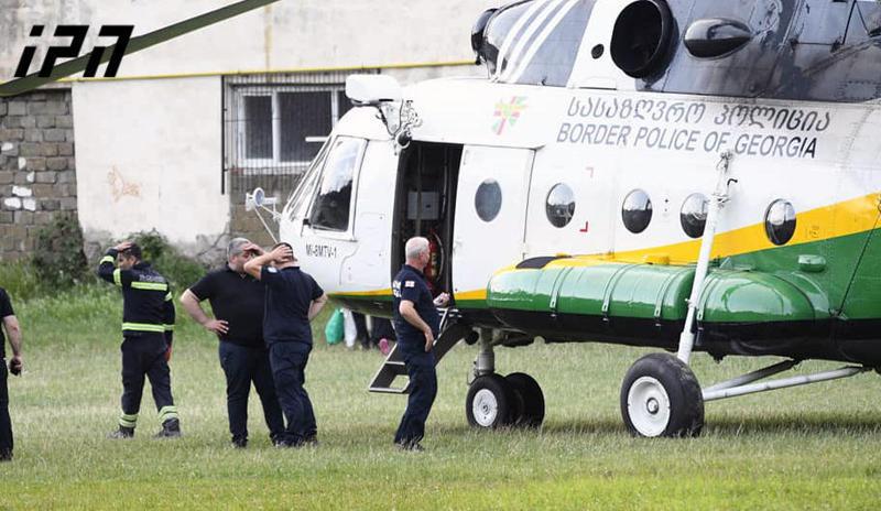 სტიქიის ზონიდან ვერტმფრენებით 225 მოქალაქე გამოიყვანეს - უახლესი ცნობები რაჭიდან