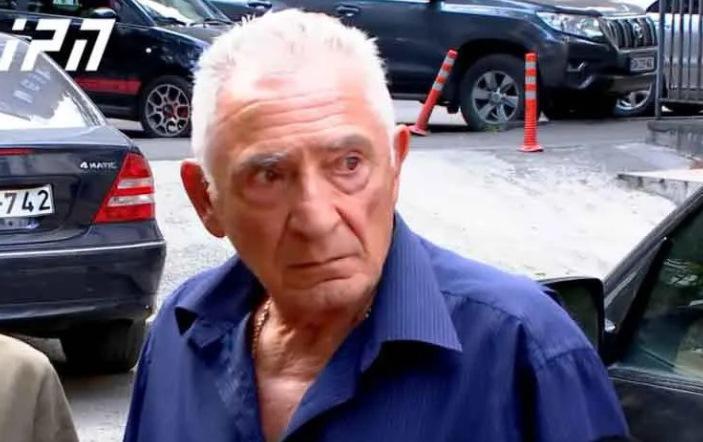 "ატყდა იქ მთელი ამბავი...კინაღამ მეუღლესაც დანა მოხვდა“, - გოგი თოფაძე იხსენებს დეტალებს დაპირისპირებაზე, რა დროსაც მისი შვილიშვილი დაჭრეს