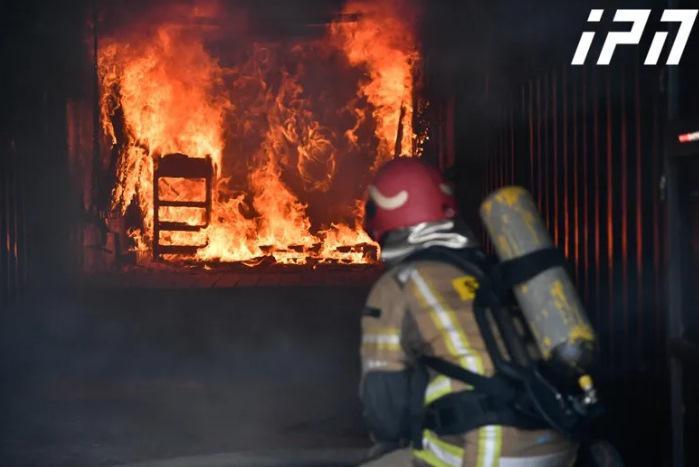 ხანძარი "ელიავას ბაზრობის" მიმდებარე ტერიტორიაზე - დამწვარია ხის ფარდული