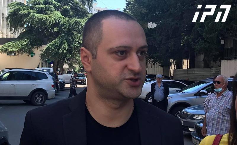 "მძიმე ოპერაცია გადაიტანა, თუმცა მისი გამოკითხვა ჯერ არ იგეგმება" - რას ამბობს თოფაძეების ოჯახის ადვოკატი დაპირისპირების მოტივზე