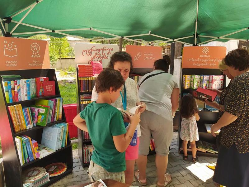 გამომცელობა „პალიტრა L“ -ის „ლიტერატურული გაჩერება“ გრძელდება