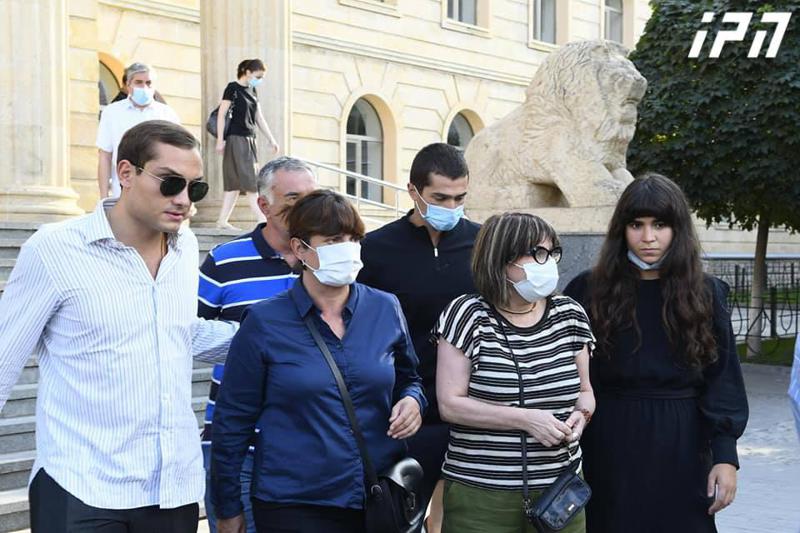"რა კომენტარი უნდა გავაკეთო, მკვდარი ვარ ადამიანი" - რა თქვეს ნინო ქადაგიძემ და გოგლა ჟვანიამ სასამართლოს გადაწყვეტილების შემდეგ
