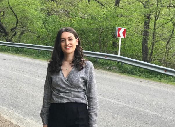 ვინ არის 25 წლის გოგო, რომელიც შეცდომით ჩატარებული ოპერაციის გამო 20 თვე კომაშია - ექიმების სკანდალური დაკავების ახალი დეტალები