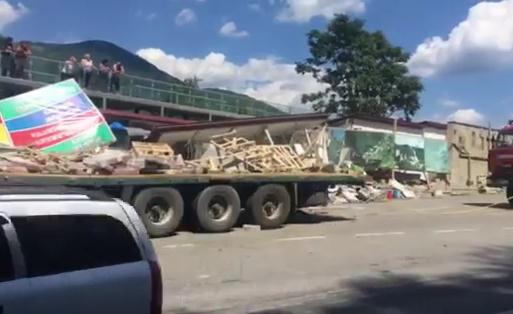 ანანურში სატვირთო გზის პირას მდგარ ჯიხურებში შევარდა - გარდაცვლილია ორი ადამიანი