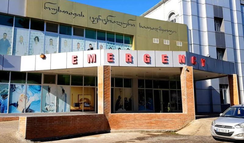 რუსთავში საცხოვრებელი კორპუსის მე-3 სართულიდან მამაკაცი გადმოვარდა