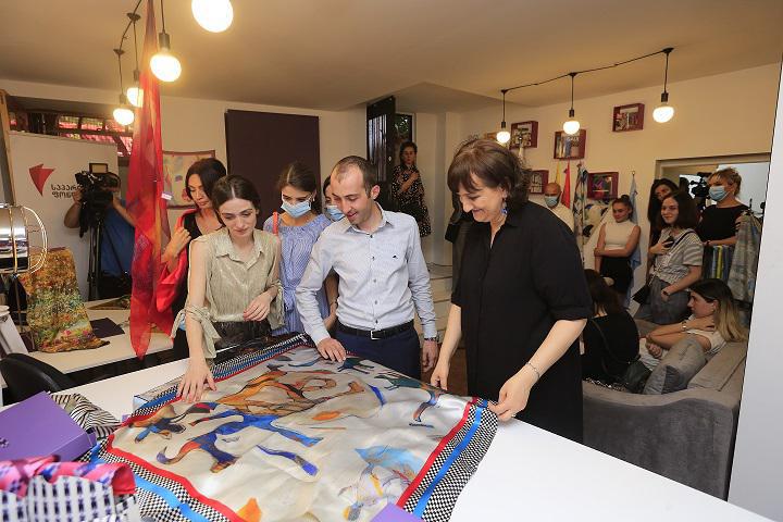 საპარტნიორო ფონდმა „სტარტაპ საქართველოს“ გამარჯვებული პროექტის„ქართული სახვითი ხელოვნება აბრეშუმზე“ პრეზენტაცია გამართა