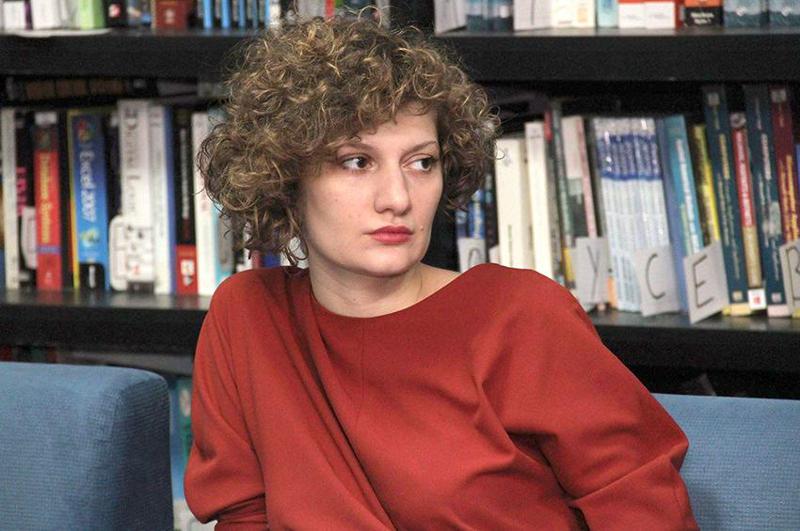 "მთელი ღამე გოგოს ოჯახს შინ ეჯდა ბიჭის ოჯახი და ეხვეწებოდა, ციხეში არ გაგვიშვათო" - რას წერს ბაია პატარაია გორში გოგოს მოტაცების ფაქტზე