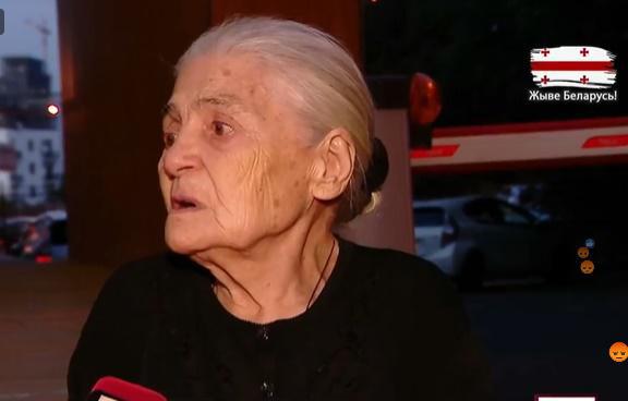 გიორგი შაქარაშვილის საქმეზე დაკავებული არასრულწლოვნის ბებია პროკურატურასთან შეუძლოდ გახდა - იგი კლინიკაში გადაიყვანეს