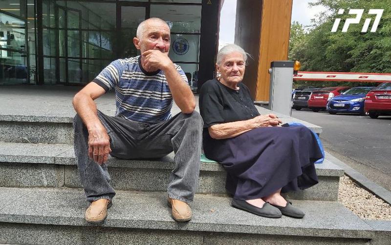 შაქარაშვილის საქმეზე ბრალდებული არასრულწლოვნის მამასთან ერთად, შიმშილობას თამაზ ხომასურიძის მამა და ბებიაც აპირებენ