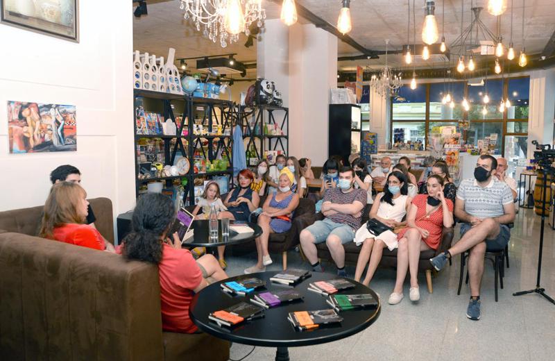 "ფენიქსის" ავტორები ბათუმსა და ოზურგეთში ადგილობრივ მკითხველს შეხვდნენ