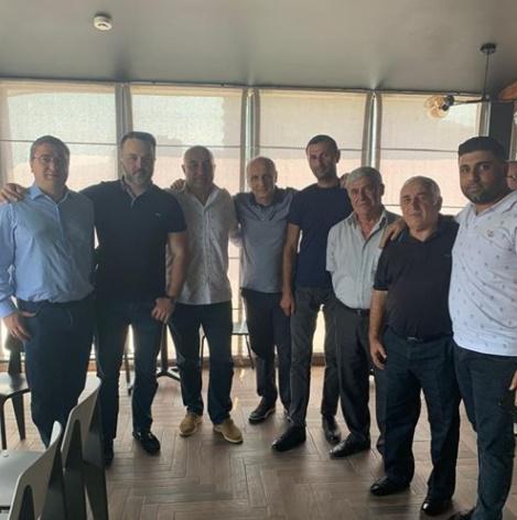 "ოცნებაზე" განაწყენებული კახა ოქრიაშვილი ვანო მერაბიშვილთან ერთად (ფოტო)