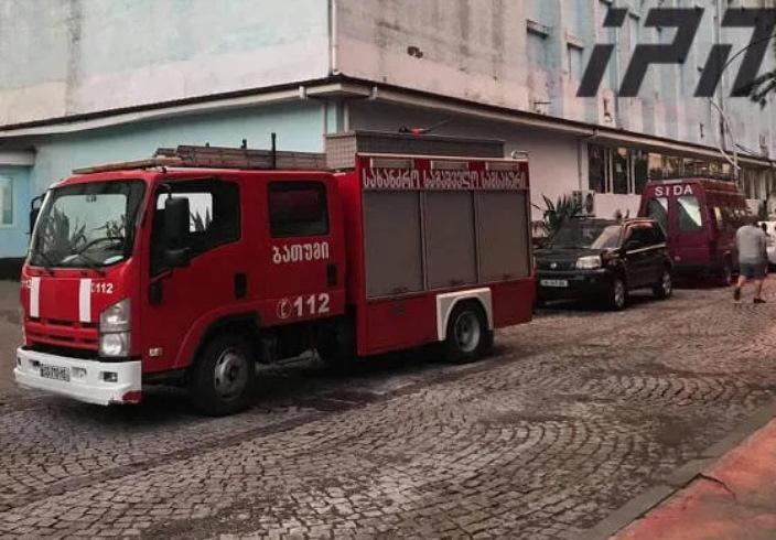 ბათუმში, ხინიკაძის ქუჩაზე საცხოვრებელი სახლი ჩამოინგრა