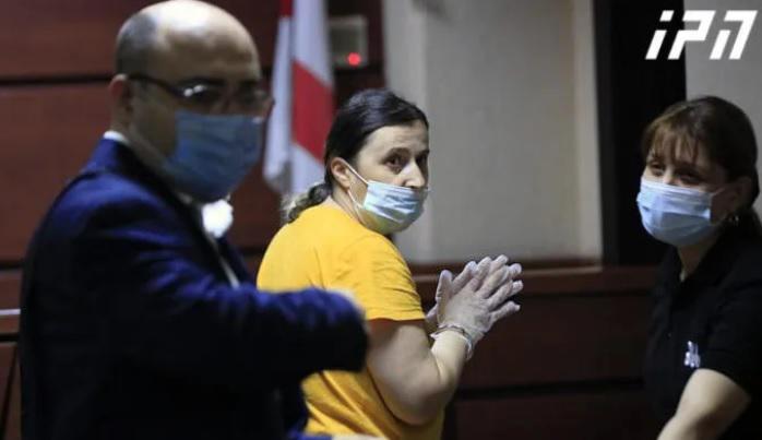 სასამართლომ 2 წლის ბავშვზე ძალადობაში ბრალდებულ ძიძას პატიმრობა შეუფარდა