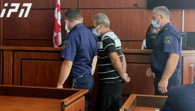 თერჯოლაში 11 წლის ბავშვის თვითმკვლელობამდე მიყვანის ბრალდებით დაკავებულ მამას პატიმრობა შეეფარდა - ბრალდებულის თქმით, "ცამდე მართალია"