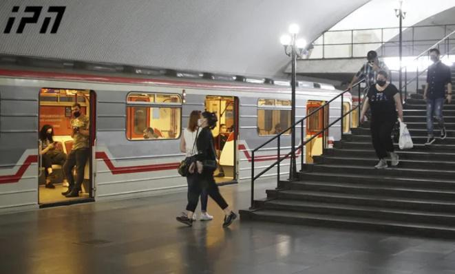 "დაზიანდა მატარებელი" - მეტროსადგურ "სადგურის მოედანზე" მოძრაობა შეფერხებული იყო